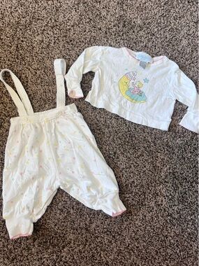 Vintage 90s White Baby Two-Piece Outfit with Pastel Star Print and Moon Graphic